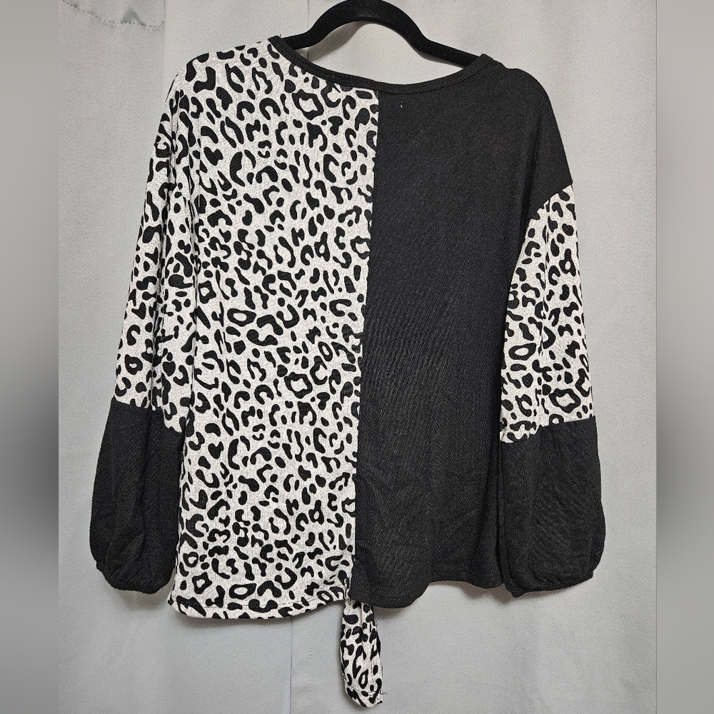 Nwt Cheetah print long sleeve shirt - Picture 2 of 6